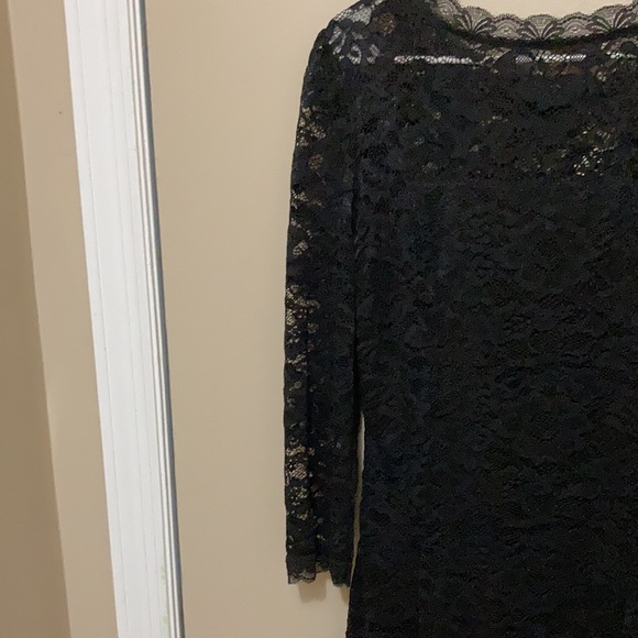Black lace lined with Lace long sleeves dress. Beautiful and classy. - Picture 4 of 5